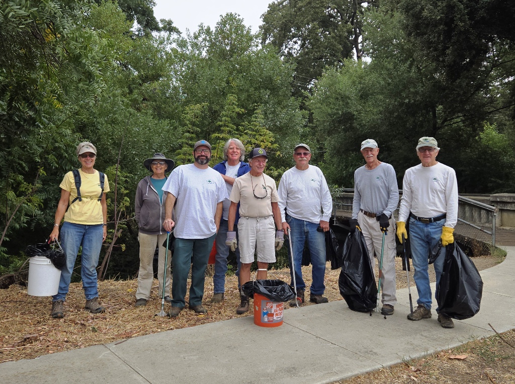 Some of the 15 volunteers that came out to help!